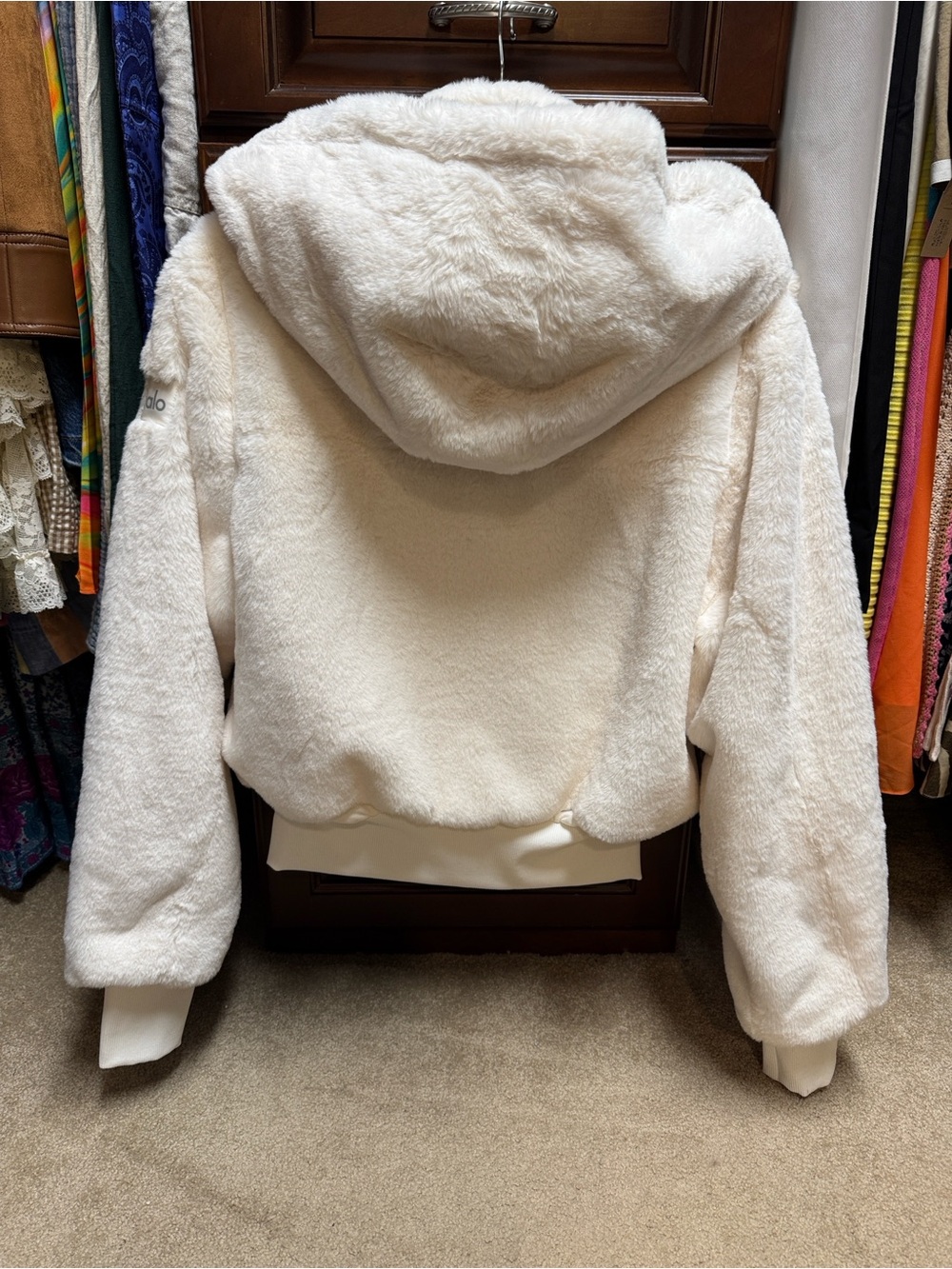 ALO Yoga Faux Fur Foxy Jacket NWOT - Picture 5 of 7